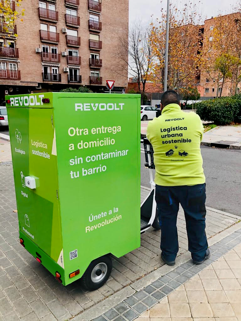 Triciclo y repartidor